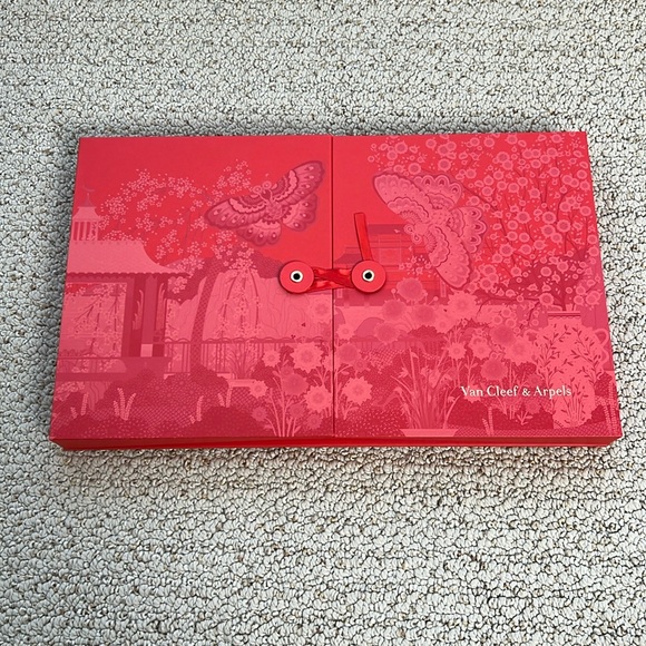 Van Cleef & Arpels 2025 lunar new year red envelope (box + 20 envelopes) - Picture 2 of 12